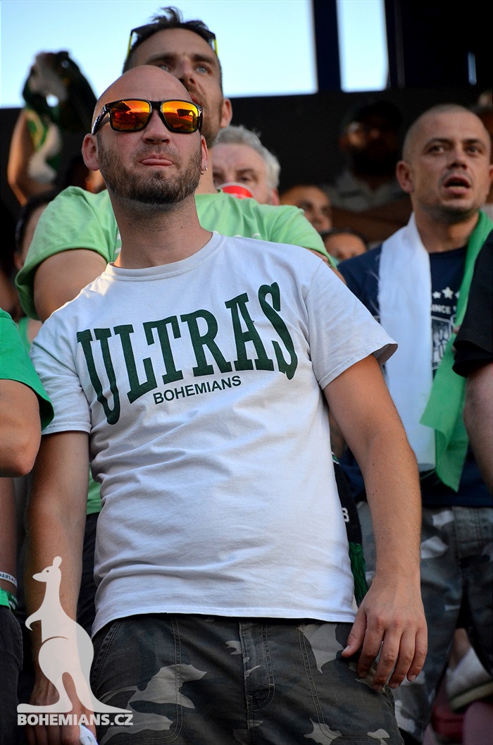 DĚNÍ NA TRIBUNÁCH: Sparta - Bohemians