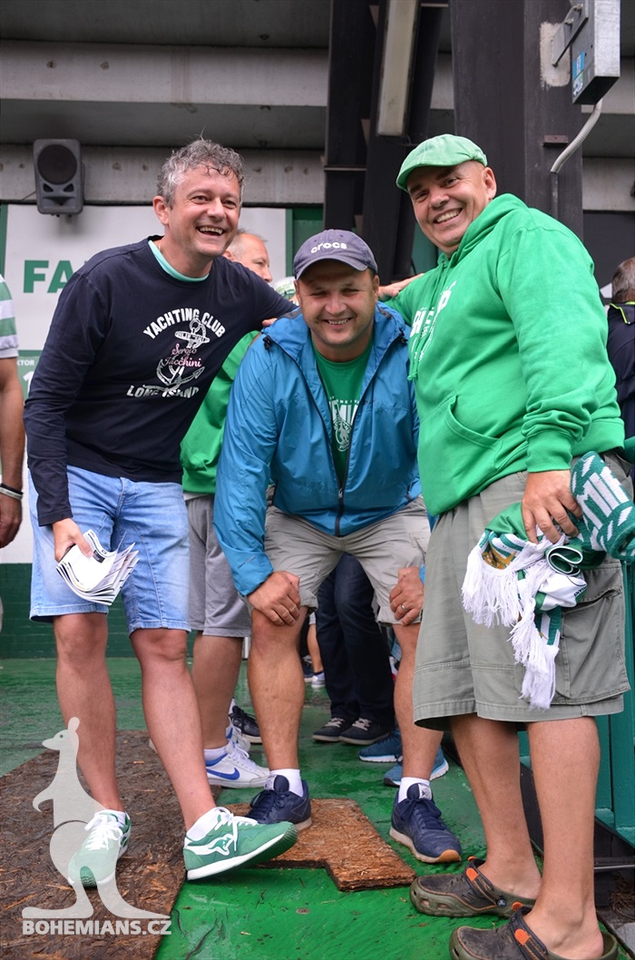 DĚNÍ NA TRIBUNÁCH: Bohemians - Hradec