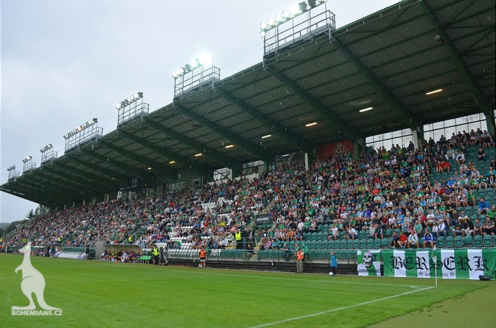 DĚNÍ NA TRIBUNÁCH: Bohemians - Hradec