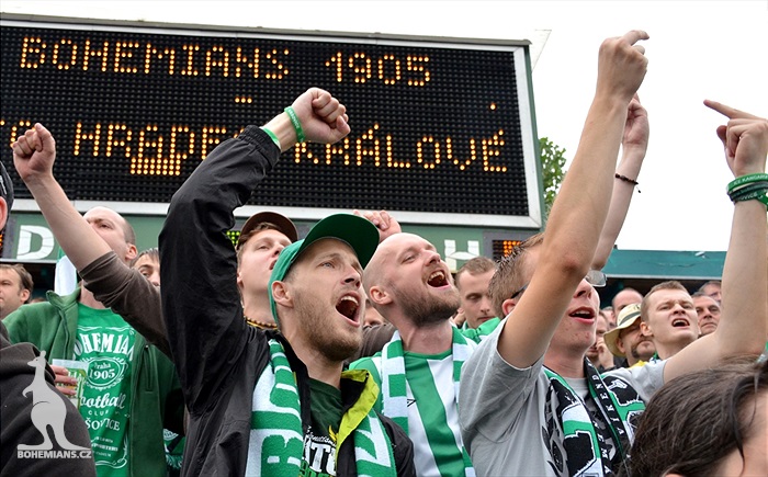 DĚNÍ NA TRIBUNÁCH: Bohemians - Hradec