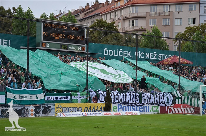 DĚNÍ NA TRIBUNÁCH: Bohemians - Hradec