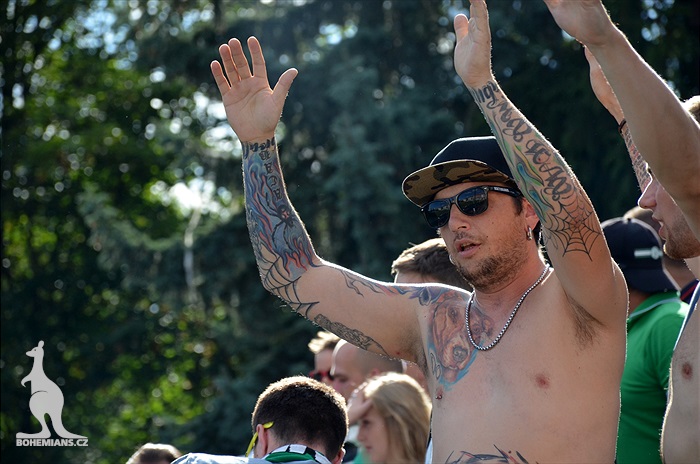 DĚNÍ NA TRIBUNÁCH: Bohemians - Karviná