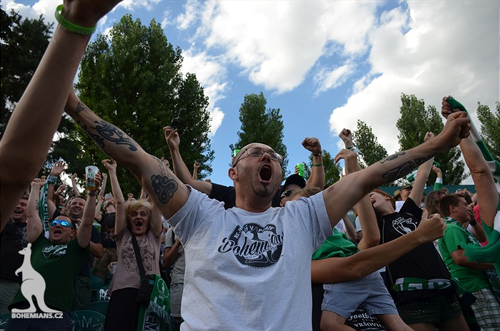 DĚNÍ NA TRIBUNÁCH: Bohemians - Karviná