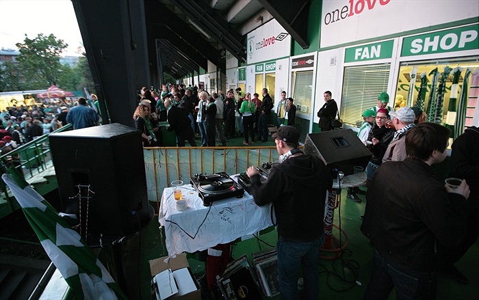 Párty se rozjíždí