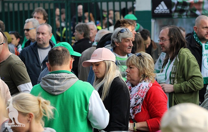 DĚNÍ NA TRIBUNÁCH: Bohemians - Slavia