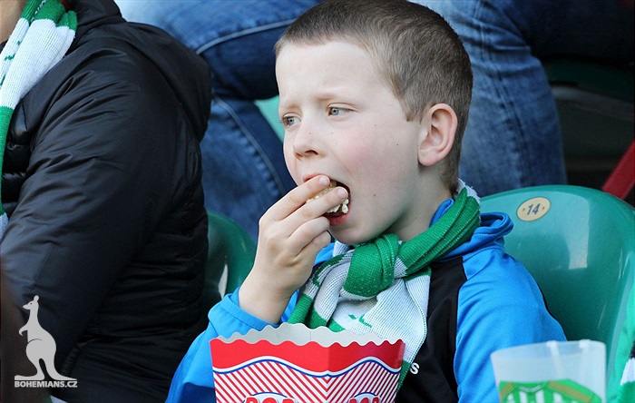 DĚNÍ NA TRIBUNÁCH: Bohemians - Slavia