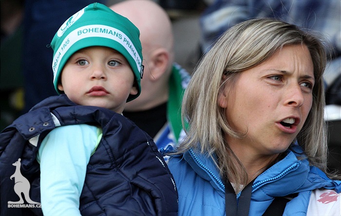DĚNÍ NA TRIBUNÁCH: Bohemians - Slavia