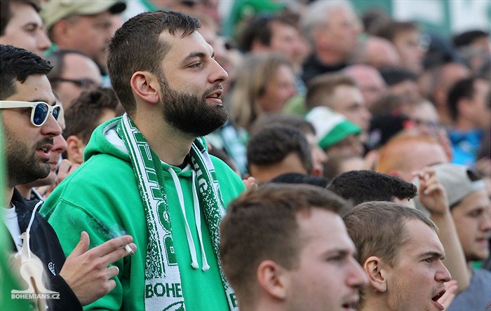 DĚNÍ NA TRIBUNÁCH: Bohemians - Slavia
