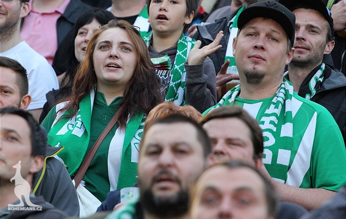 DĚNÍ NA TRIBUNÁCH: Bohemians - Slavia