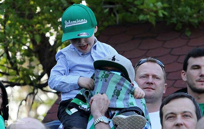 DĚNÍ NA TRIBUNÁCH: Bohemians - Slavia