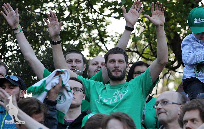 DĚNÍ NA TRIBUNÁCH: Bohemians - Slavia