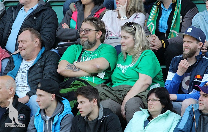 DĚNÍ NA TRIBUNÁCH: Bohemians - Slavia