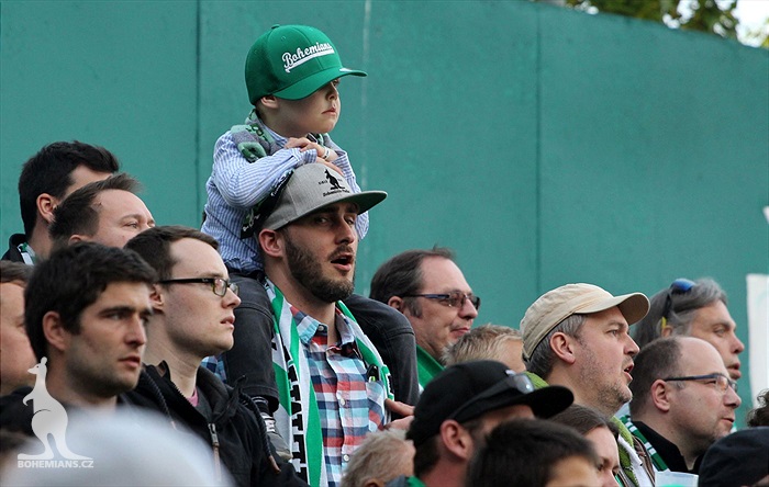 DĚNÍ NA TRIBUNÁCH: Bohemians - Slavia