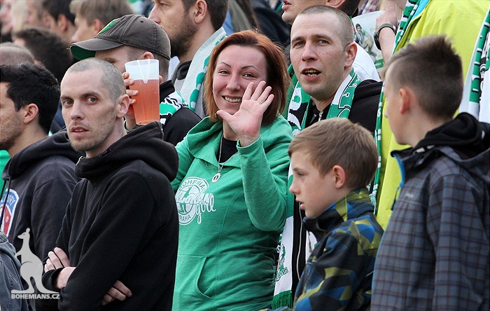 DĚNÍ NA TRIBUNÁCH: Bohemians - Slavia