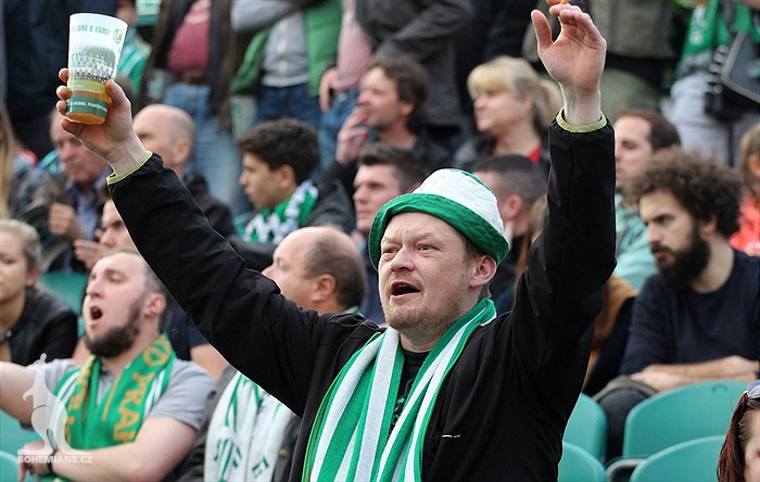 DĚNÍ NA TRIBUNÁCH: Bohemians - Slavia