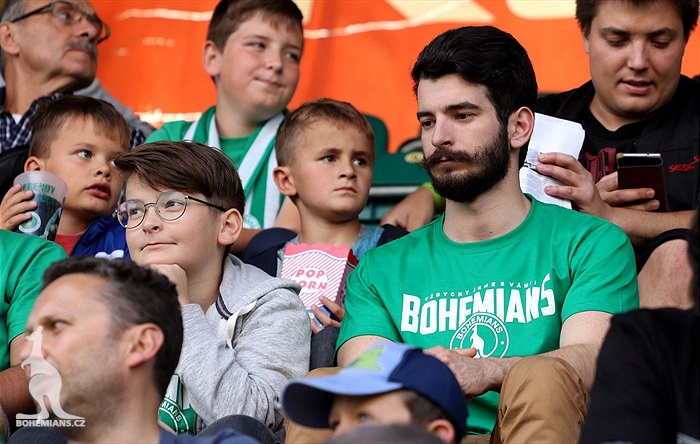 DĚNÍ NA TRIBUNÁCH: Bohemians - Slovácko