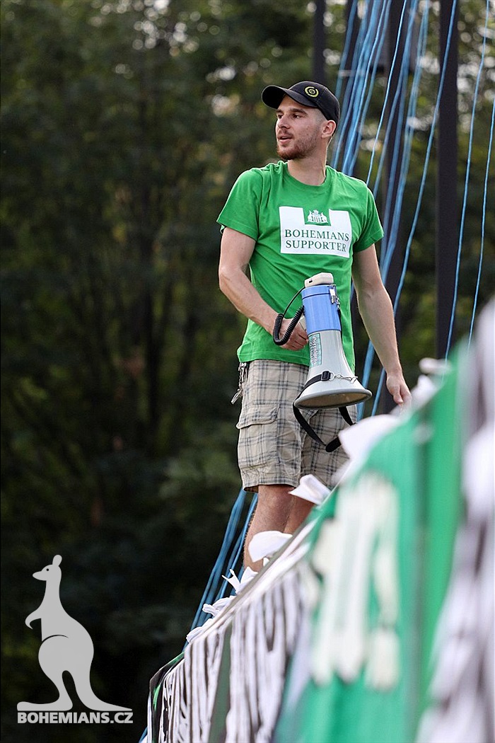 DĚNÍ NA TRIBUNÁCH: Bohemians - Slovácko