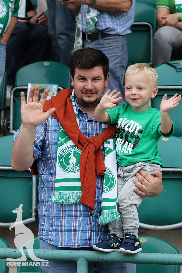 DĚNÍ NA TRIBUNÁCH: Bohemians - Slovácko