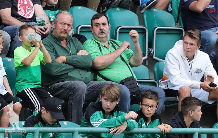 DĚNÍ NA TRIBUNÁCH: Bohemians - Slovácko