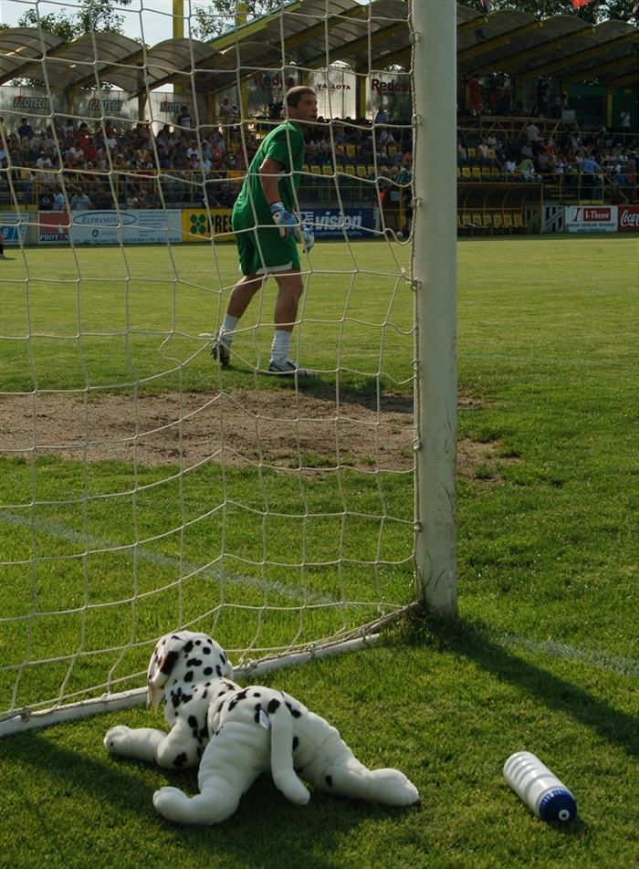 Radek Sňozík a jeho nový patron branky.