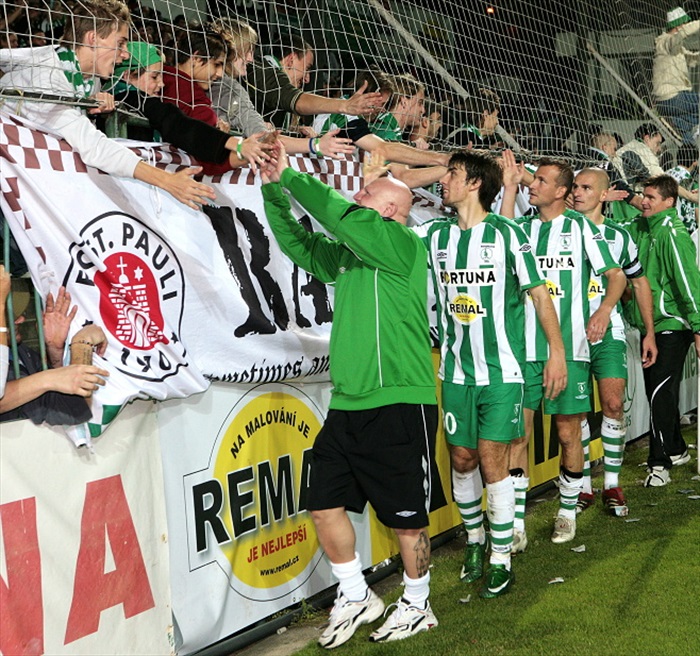 Děkovačka po utkání.