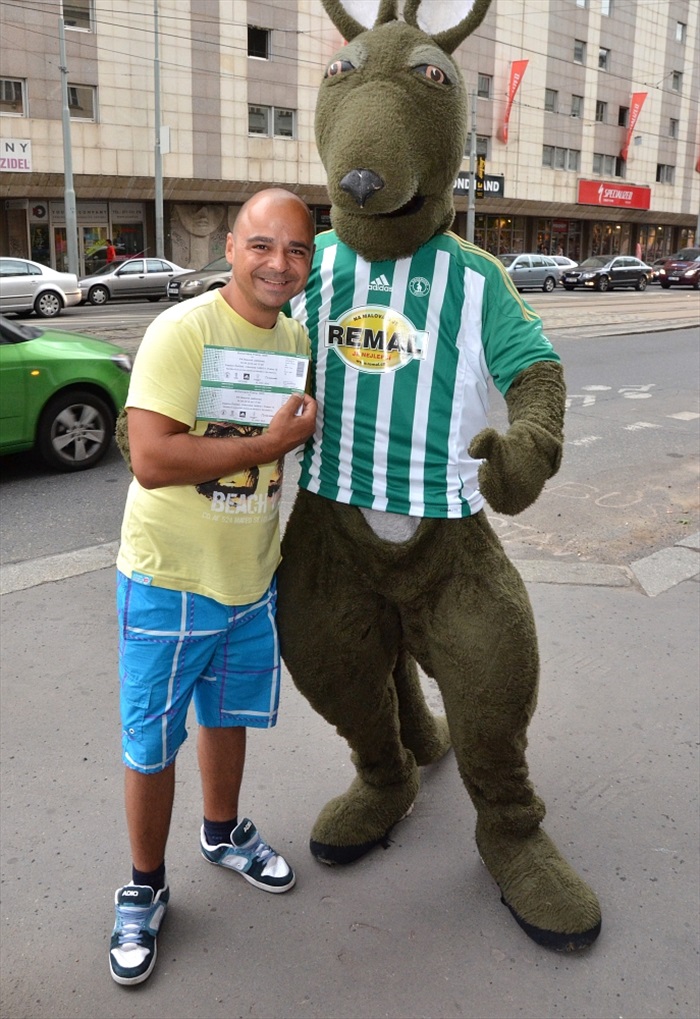 Klokan zval fanoušky ve Vršovicích na fotbal