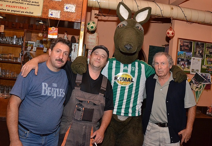 Klokan zval fanoušky ve Vršovicích na fotbal