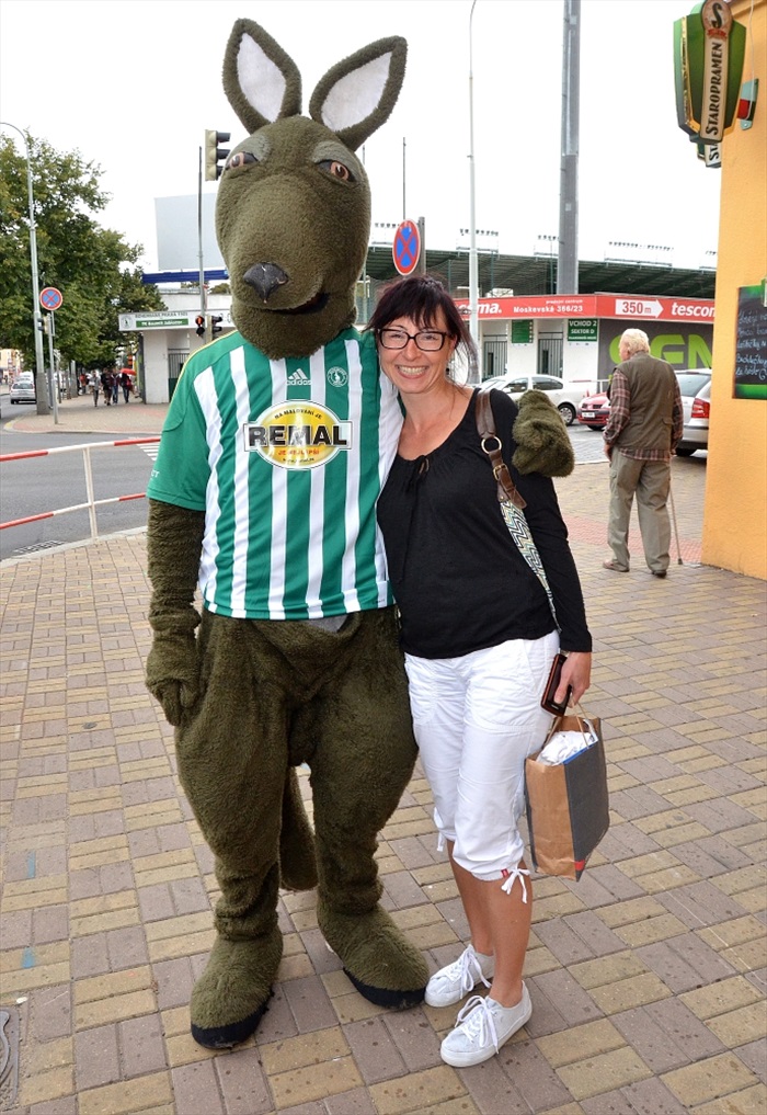 Klokan zval fanoušky ve Vršovicích na fotbal