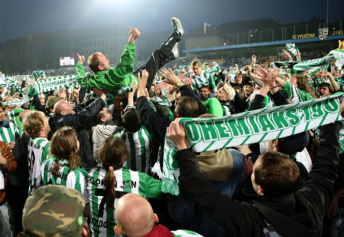 Pavel Hoftych letí k nebi.