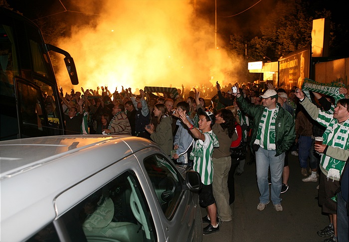 Vršovická ulice v jednu hodinu ráno.