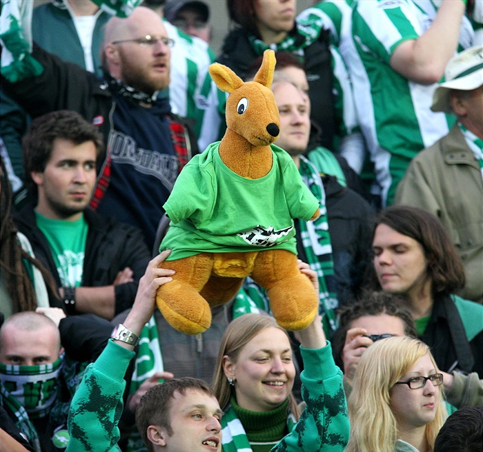 S klokanem v zádech.