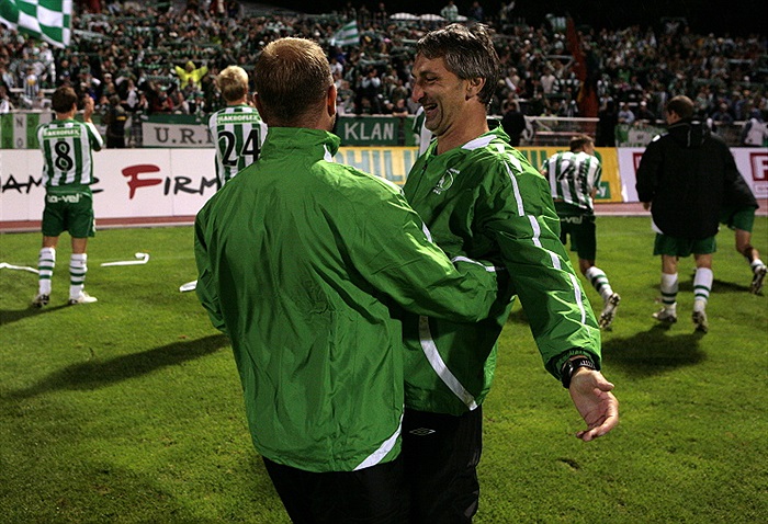 Hoftych a Medynský v pozápasovém objetí.