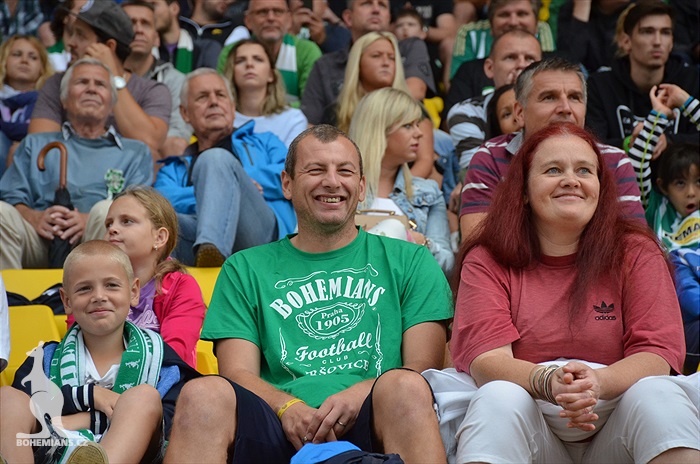 DĚNÍ NA TRIBUNÁCH: Dukla - Bohemians