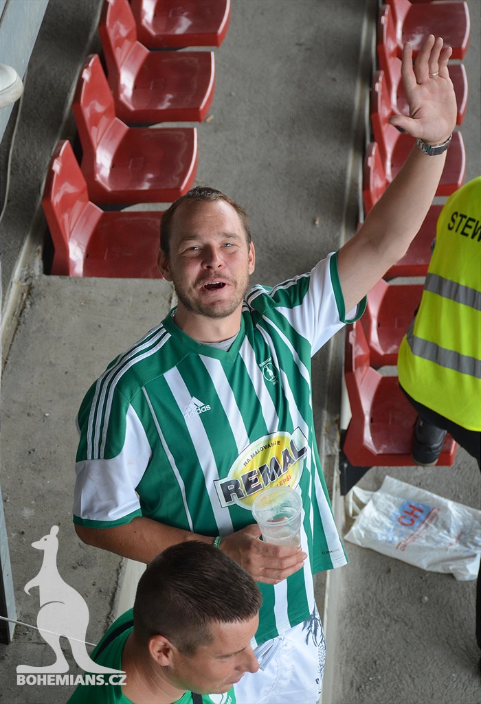 DĚNÍ NA TRIBUNÁCH: Dukla - Bohemians