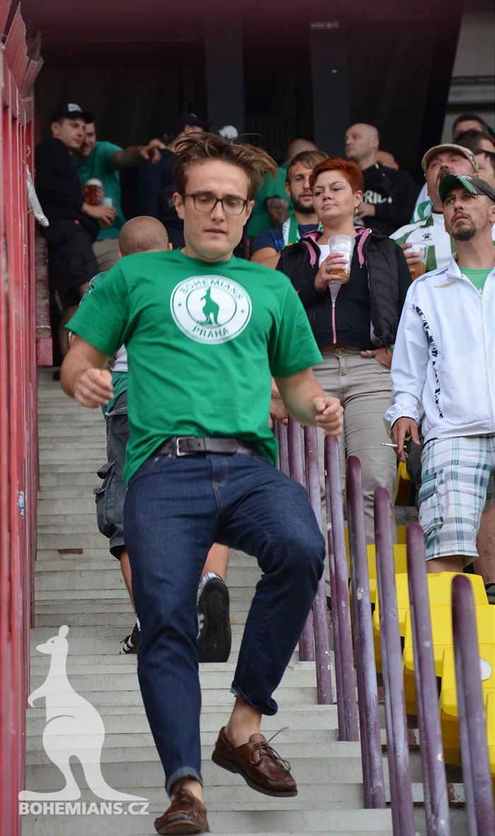 DĚNÍ NA TRIBUNÁCH: Dukla - Bohemians