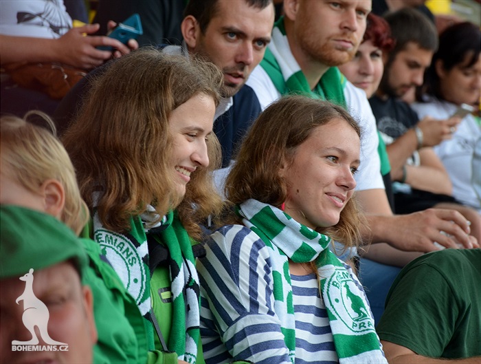 DĚNÍ NA TRIBUNÁCH: Dukla - Bohemians