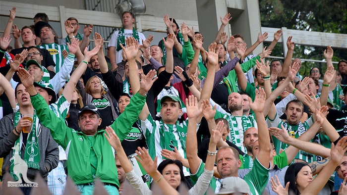DĚNÍ NA TRIBUNÁCH: Dukla - Bohemians