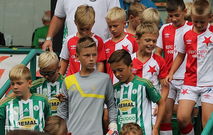 DĚNÍ NA TRIBUNÁCH: Bohemians - Slavia