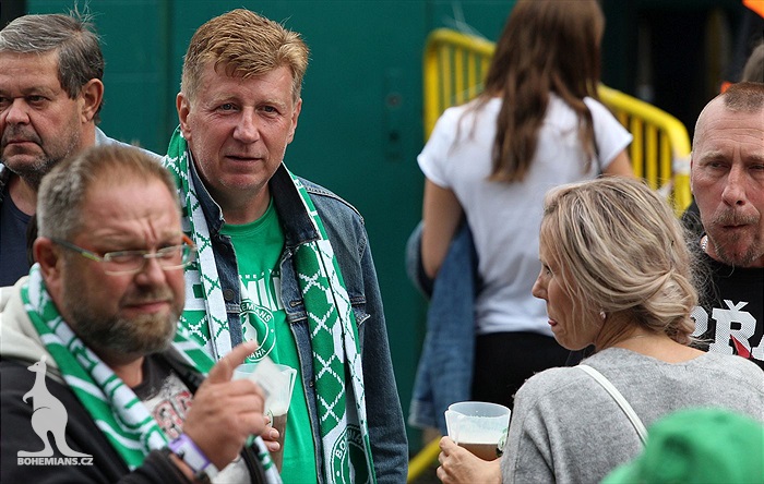 DĚNÍ NA TRIBUNÁCH: Bohemians - Slavia