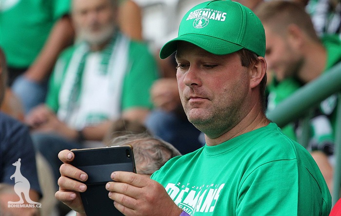 DĚNÍ NA TRIBUNÁCH: Bohemians - Slavia