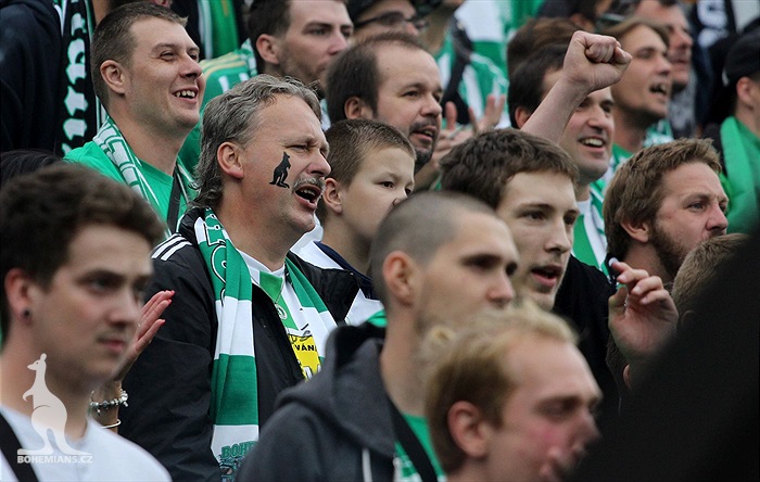 DĚNÍ NA TRIBUNÁCH: Bohemians - Slavia