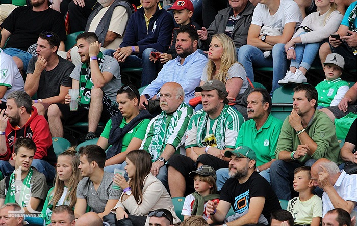 DĚNÍ NA TRIBUNÁCH: Bohemians - Slavia