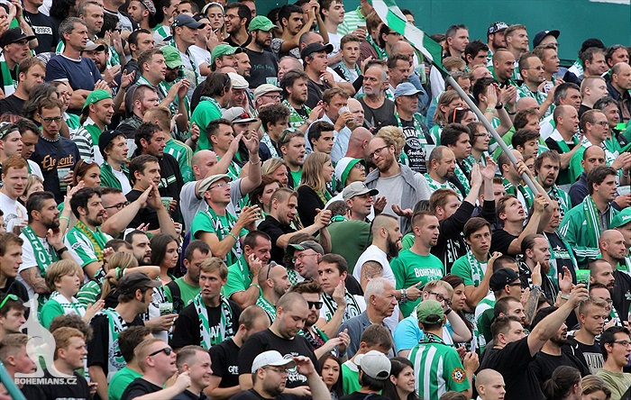 DĚNÍ NA TRIBUNÁCH: Bohemians - Slavia