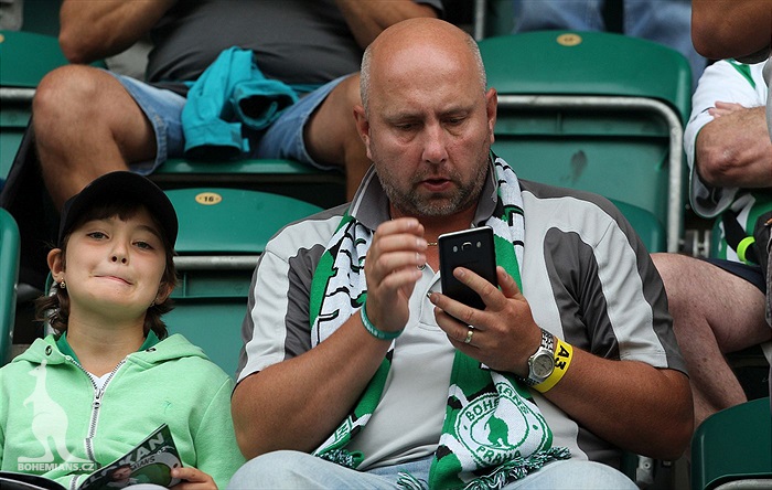 DĚNÍ NA TRIBUNÁCH: Bohemians - Slavia