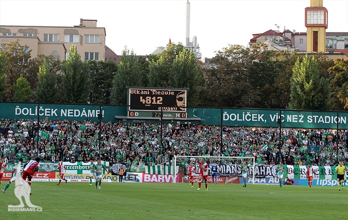 DĚNÍ NA TRIBUNÁCH: Bohemians - Slavia