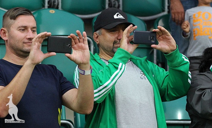 DĚNÍ NA TRIBUNÁCH: Bohemians - Slavia