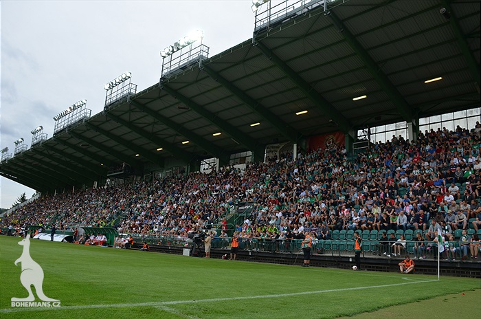 DĚNÍ NA TRIBUNÁCH: Bohemians - Slavia