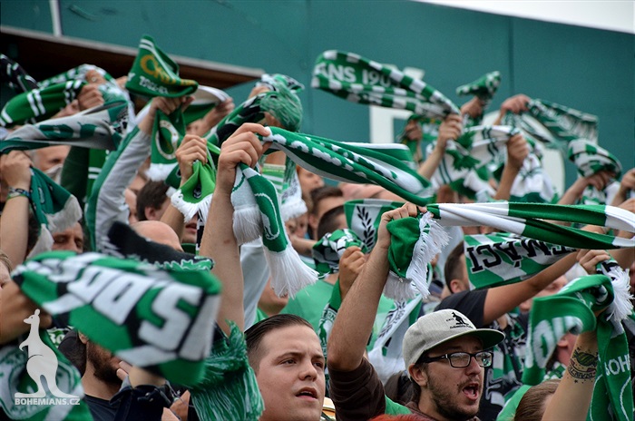 DĚNÍ NA TRIBUNÁCH: Bohemians - Slavia