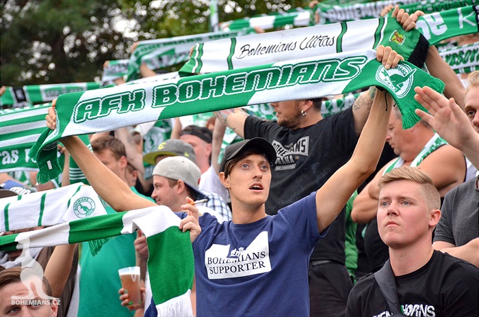 DĚNÍ NA TRIBUNÁCH: Bohemians - Slavia