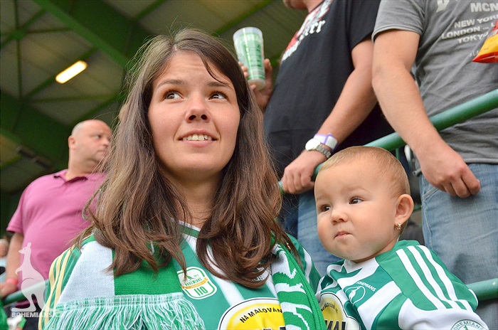 DĚNÍ NA TRIBUNÁCH: Bohemians - Slavia